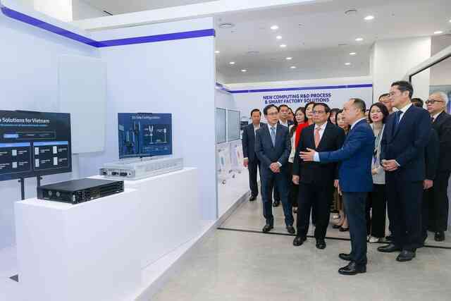 Thủ tướng đề nghị Samsung coi Việt Nam là cứ điểm quan trọng nhất, chiến lược toàn cầu - Ảnh 2. Thủ tướng đề nghị Samsung coi Việt Nam là cứ điểm quan trọng nhất, chiến lược toàn cầu - Ảnh 2.