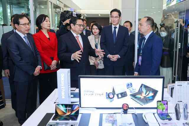 Thủ tướng đề nghị Samsung coi Việt Nam là cứ điểm quan trọng nhất, chiến lược toàn cầu - Ảnh 3. Thủ tướng đề nghị Samsung coi Việt Nam là cứ điểm quan trọng nhất, chiến lược toàn cầu - Ảnh 3.