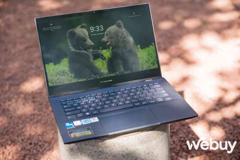 Trải nghiệm nhanh ASUS ExpertBook B5 Flip: Laptop nhỏ gọn cho dân văn phòng nhưng lại cực kỳ đa năng - Ảnh 6. Trải nghiệm nhanh ASUS ExpertBook B5 Flip: Laptop nhỏ gọn cho dân văn phòng nhưng lại cực kỳ đa năng - Ảnh 6.