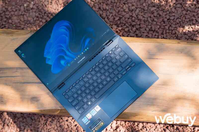 Trải nghiệm nhanh ASUS ExpertBook B5 Flip: Laptop nhỏ gọn cho dân văn phòng nhưng lại cực kỳ đa năng - Ảnh 7. Trải nghiệm nhanh ASUS ExpertBook B5 Flip: Laptop nhỏ gọn cho dân văn phòng nhưng lại cực kỳ đa năng - Ảnh 7.