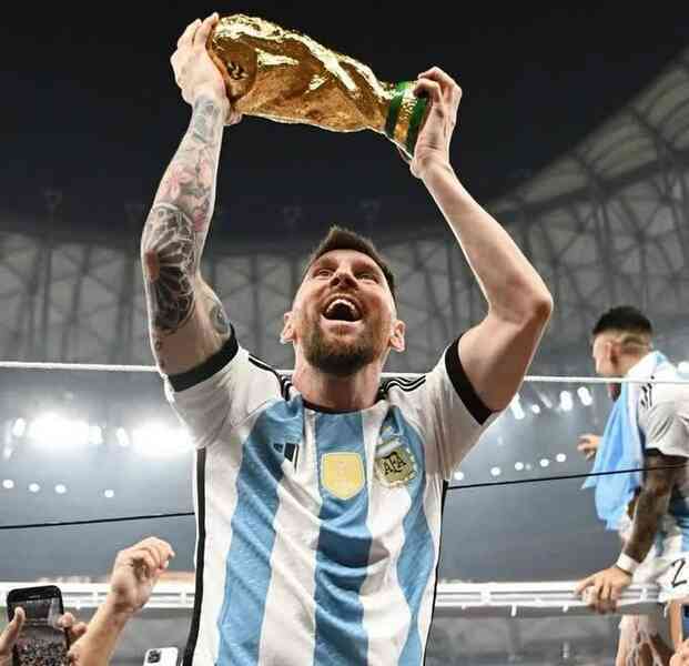 10 bức ảnh được yêu thích nhất Instagram năm 2022: Messi được gọi tên nhưng 'trùm cuối' mới quyền lực nhất! - Ảnh 2. 10 bức ảnh được yêu thích nhất Instagram năm 2022: Messi được gọi tên nhưng 'trùm cuối' mới quyền lực nhất! - Ảnh 2.