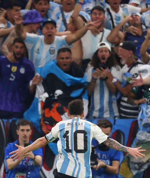 10 bức ảnh được yêu thích nhất Instagram năm 2022: Messi được gọi tên nhưng 'trùm cuối' mới quyền lực nhất! - Ảnh 11. 10 bức ảnh được yêu thích nhất Instagram năm 2022: Messi được gọi tên nhưng 'trùm cuối' mới quyền lực nhất! - Ảnh 11.