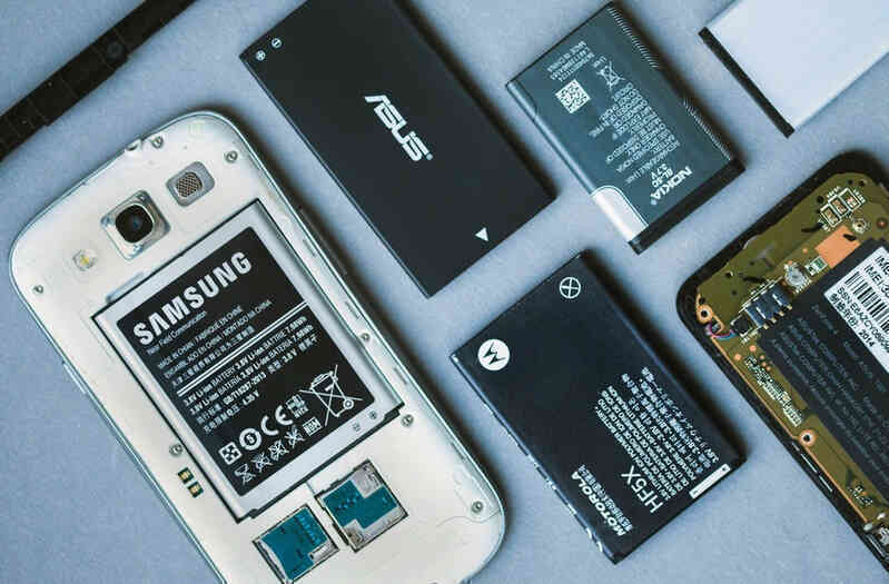 EU có thể mang pin rời trở lại smartphone