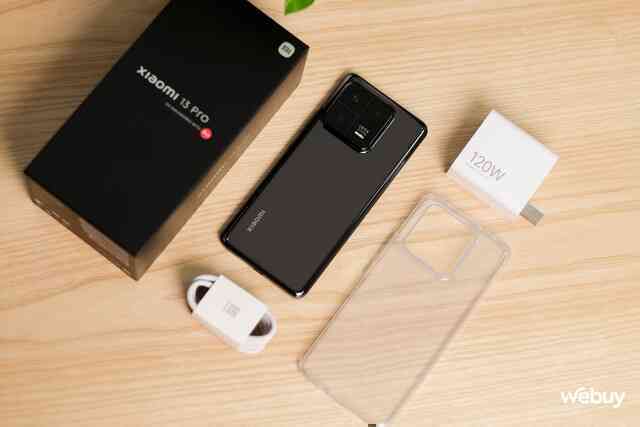 Điện thoại chip Snapdragon 8 Gen 2 về Việt Nam giá chưa tới 18 triệu đồng