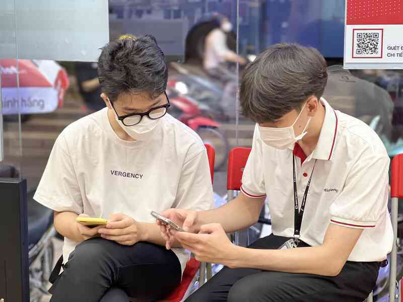 Trả góp khó khăn dịp cuối năm: Doanh số điện thoại Android suy giảm, iPhone 14 lại cháy hàng