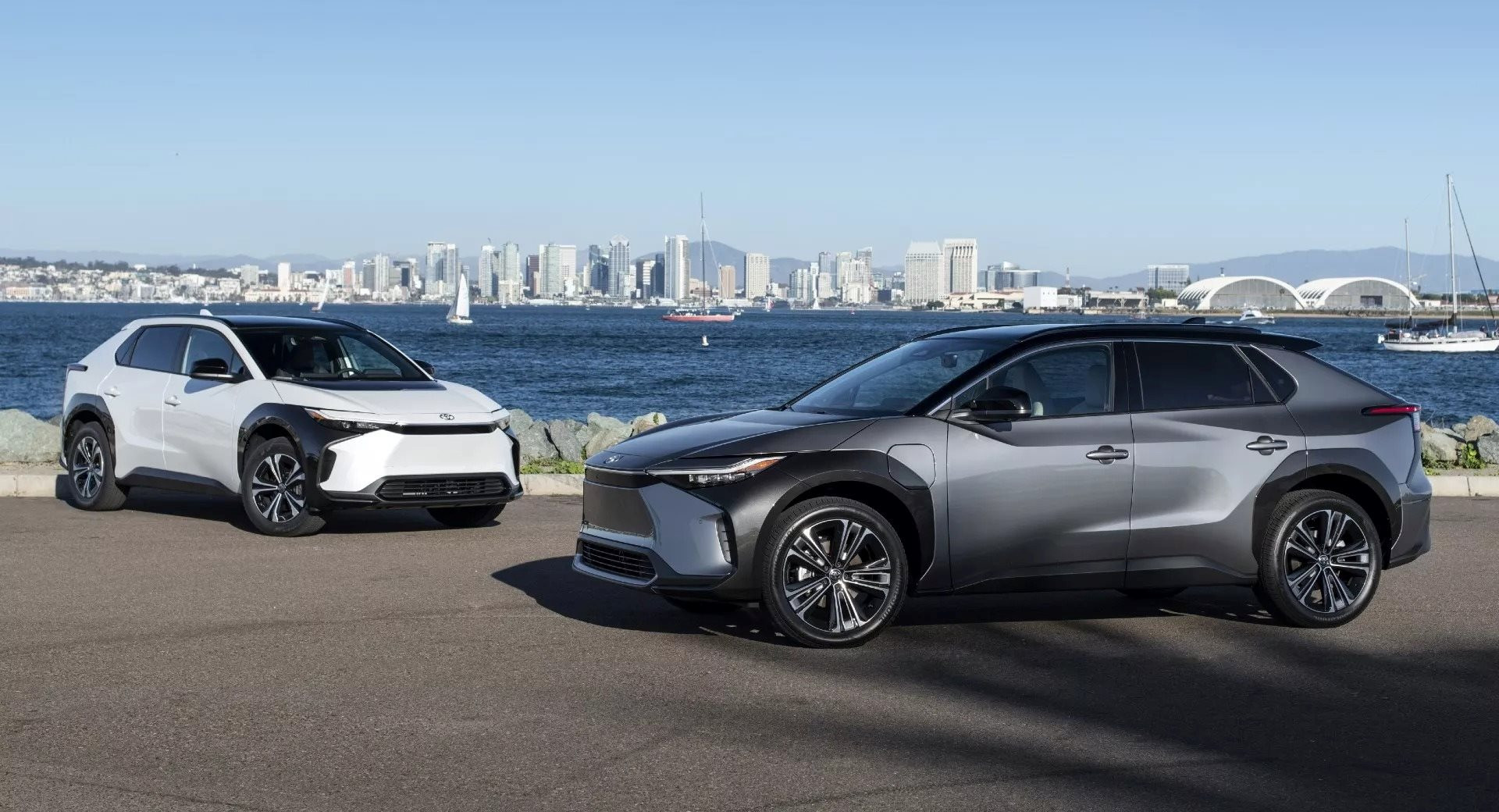 CEO Toyota lại phát ngôn gây bão, gọi ngành công nghiệp ô tô là ‘đám đông im lặng’ - nghi ngờ về tương lai xe điện nhưng không dám nói ra - Ảnh 2. CEO Toyota lại phát ngôn gây bão, gọi ngành công nghiệp ô tô là ‘đám đông im lặng’ - nghi ngờ về tương lai xe điện nhưng không dám nói ra - Ảnh 2.