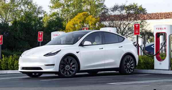 Tesla tiếp tục thống trị thị trường xe điện Mỹ, khoảng cách đang bị các đối thủ thu hẹp dần