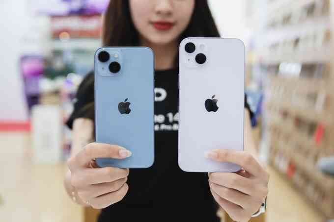 iPhone 14, Galaxy Z Fold4 giảm giá chục triệu đồng tại Việt Nam