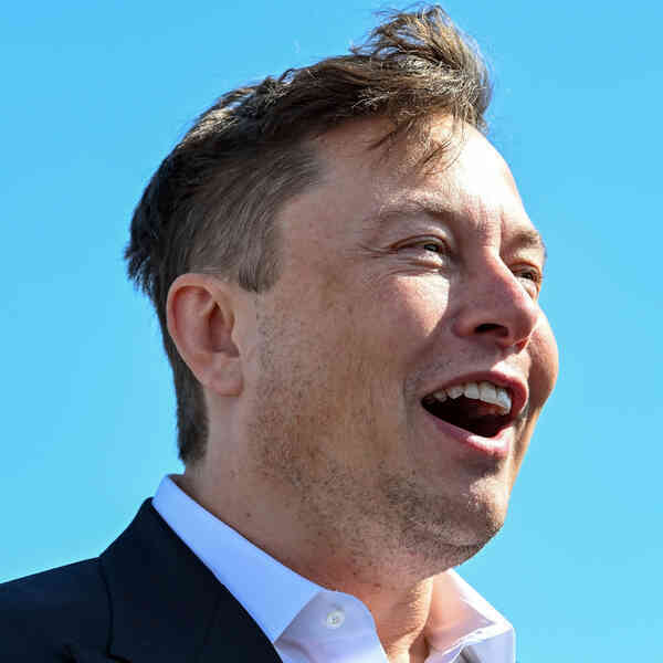 Elon Musk đưa Tesla lên trời rồi tự tay khiến hãng xe điện xuống vực thẳm: Vốn hóa giảm 900 tỷ USD, sắp bị xếp ngang hàng các thương hiệu bình dân - Ảnh 2. Elon Musk đưa Tesla lên trời rồi tự tay khiến hãng xe điện xuống vực thẳm: Vốn hóa giảm 900 tỷ USD, sắp bị xếp ngang hàng các thương hiệu bình dân - Ảnh 2.