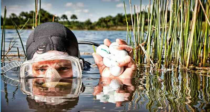 Ngụp lặn nhặt bóng golf: Nghề lạ thu nhập hơn 1 triệu USD/năm