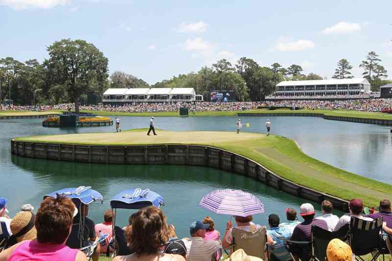 Lặn nhặt bóng golf: Nghề lạ kiếm bộn tiền, thu nhập hàng triệu USD/năm nhưng nhiều nguy hiểm - Ảnh 2. Lặn nhặt bóng golf: Nghề lạ kiếm bộn tiền, thu nhập hàng triệu USD/năm nhưng nhiều nguy hiểm - Ảnh 2.