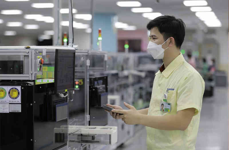 Huyện có ‘siêu nhà máy’ 9,3 tỷ USD, biến Việt Nam thành đại bản doanh của hãng điện thoại có thị phần lớn nhất thế giới - Ảnh 1. Huyện có ‘siêu nhà máy’ 9,3 tỷ USD, biến Việt Nam thành đại bản doanh của hãng điện thoại có thị phần lớn nhất thế giới - Ảnh 1.