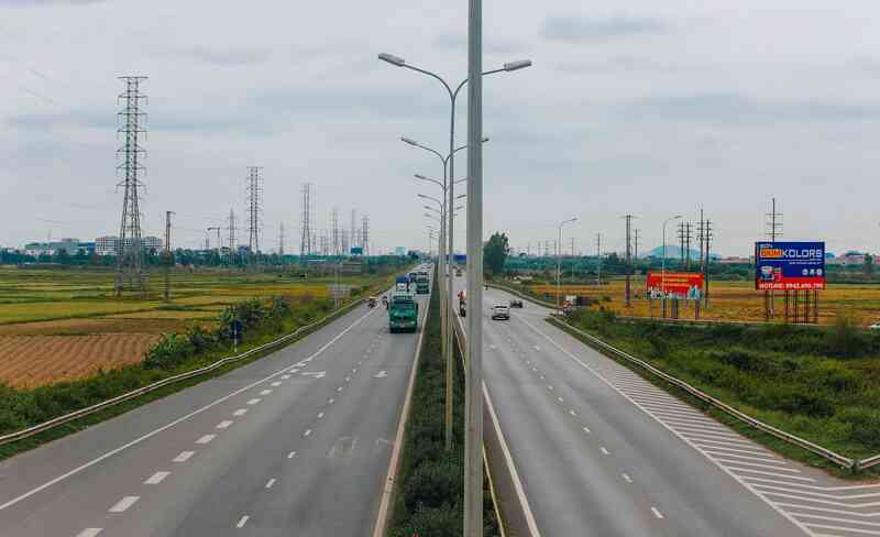 Huyện có ‘siêu nhà máy’ 9,3 tỷ USD, biến Việt Nam thành đại bản doanh của hãng điện thoại có thị phần lớn nhất thế giới - Ảnh 11. Huyện có ‘siêu nhà máy’ 9,3 tỷ USD, biến Việt Nam thành đại bản doanh của hãng điện thoại có thị phần lớn nhất thế giới - Ảnh 11.