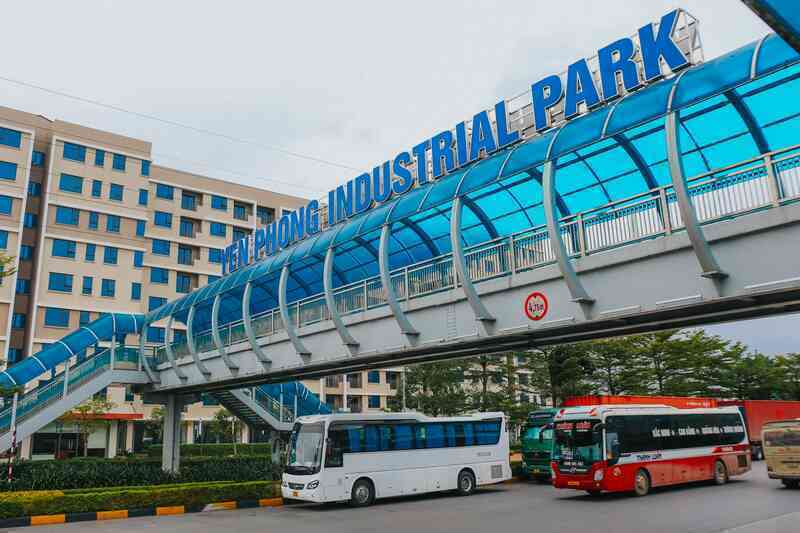 Huyện có ‘siêu nhà máy’ 9,3 tỷ USD, biến Việt Nam thành đại bản doanh của hãng điện thoại có thị phần lớn nhất thế giới - Ảnh 5. Huyện có ‘siêu nhà máy’ 9,3 tỷ USD, biến Việt Nam thành đại bản doanh của hãng điện thoại có thị phần lớn nhất thế giới - Ảnh 5.