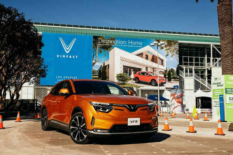VinFast bắt tay với công ty viễn thông quy mô 180 tỷ USD, phủ internet lên xe điện ở Bắc Mỹ và Châu Âu
