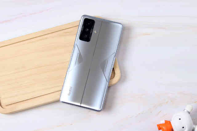 Redmi K50 Gaming ra mắt: Snapdragon 8 Gen 1 đi kèm tản nhiệt xịn, sạc nhanh 120W, có phiên bản Mercedes AMG giới hạn, giá từ 11.8 triệu đồng