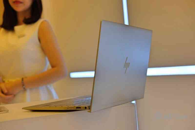 Mua laptop, tablet nào để làm việc trong giai đoạn mới?