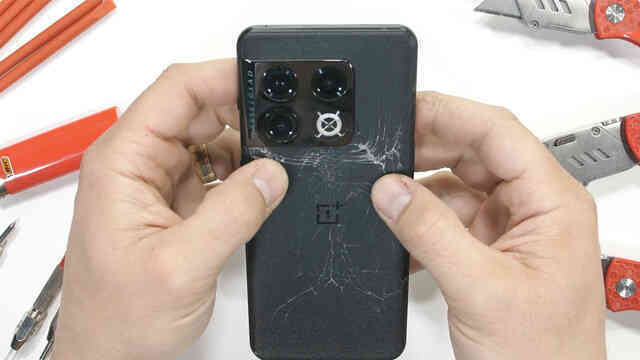 Kiểm chứng độ bền OnePlus 10 Pro và cái kết: Mỏng manh dễ vỡ, bẻ nhẹ là gãy - Ảnh 11. Kiểm chứng độ bền OnePlus 10 Pro và cái kết: Mỏng manh dễ vỡ, bẻ nhẹ là gãy - Ảnh 11.