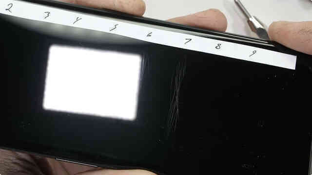 Kiểm chứng độ bền OnePlus 10 Pro và cái kết: Mỏng manh dễ vỡ, bẻ nhẹ là gãy - Ảnh 4. Kiểm chứng độ bền OnePlus 10 Pro và cái kết: Mỏng manh dễ vỡ, bẻ nhẹ là gãy - Ảnh 4.