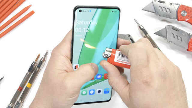 Kiểm chứng độ bền OnePlus 10 Pro và cái kết: Mỏng manh dễ vỡ, bẻ nhẹ là gãy - Ảnh 5. Kiểm chứng độ bền OnePlus 10 Pro và cái kết: Mỏng manh dễ vỡ, bẻ nhẹ là gãy - Ảnh 5.