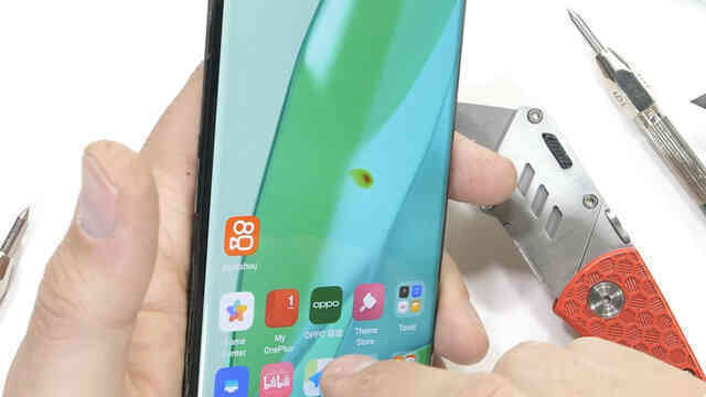 Kiểm chứng độ bền OnePlus 10 Pro và cái kết: Mỏng manh dễ vỡ, bẻ nhẹ là gãy - Ảnh 6. Kiểm chứng độ bền OnePlus 10 Pro và cái kết: Mỏng manh dễ vỡ, bẻ nhẹ là gãy - Ảnh 6.