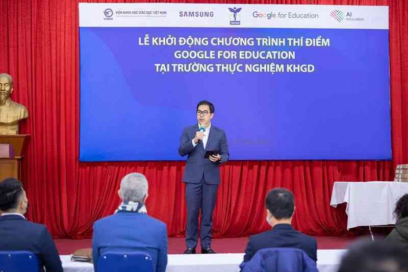 Samsung trao tặng Galaxy Chromebook, tăng cường chuyển đổi số công tác dạy và học tại các trường học Việt Nam.