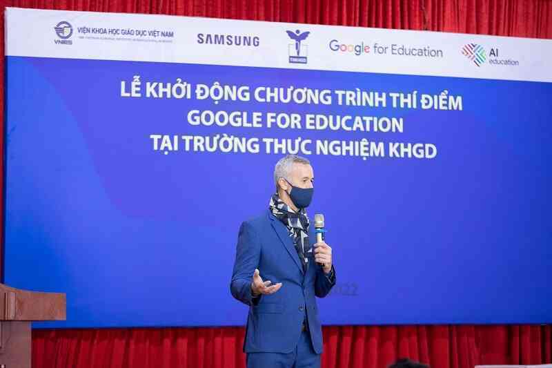 Samsung trao tặng Galaxy Chromebook, tăng cường chuyển đổi số công tác dạy và học tại các trường học Việt Nam.