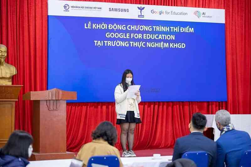 Samsung trao tặng Galaxy Chromebook, tăng cường chuyển đổi số công tác dạy và học tại các trường học Việt Nam.