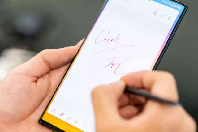 Đánh giá Samsung Galaxy S22 Plus: Sự an toàn - Ảnh 36. Đánh giá Samsung Galaxy S22 Plus: Sự an toàn - Ảnh 36.