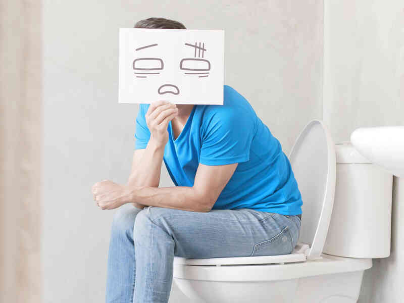 Táo bón do bia rượu - nỗi khó chịu của cánh đàn ông