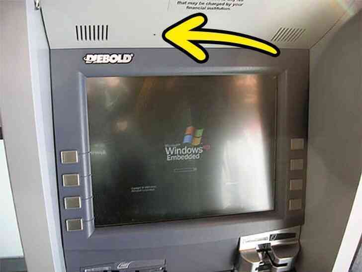 Muôn vàn cách hacker cướp tiền của bạn từ ATM và đây là cách nhận biết cây ATM có bị kẻ gian lợi dụng hay không? - Ảnh 2. Muôn vàn cách hacker cướp tiền của bạn từ ATM và đây là cách nhận biết cây ATM có bị kẻ gian lợi dụng hay không? - Ảnh 2.