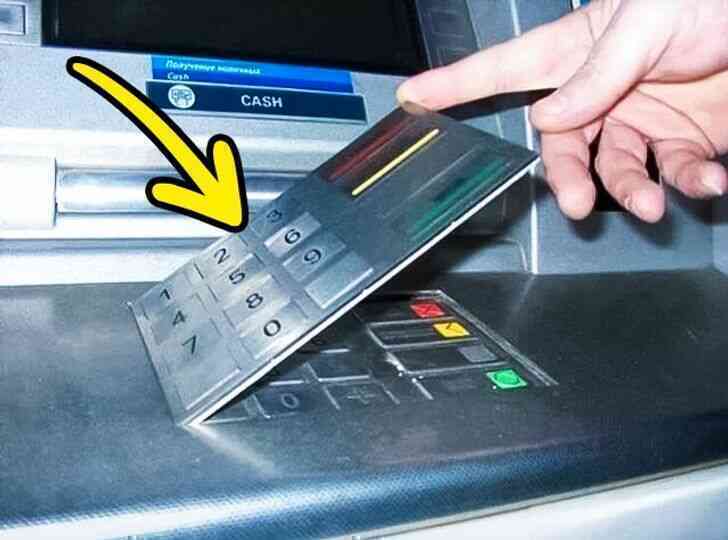 Muôn vàn cách hacker cướp tiền của bạn từ ATM và đây là cách nhận biết cây ATM có bị kẻ gian lợi dụng hay không? - Ảnh 3. Muôn vàn cách hacker cướp tiền của bạn từ ATM và đây là cách nhận biết cây ATM có bị kẻ gian lợi dụng hay không? - Ảnh 3.