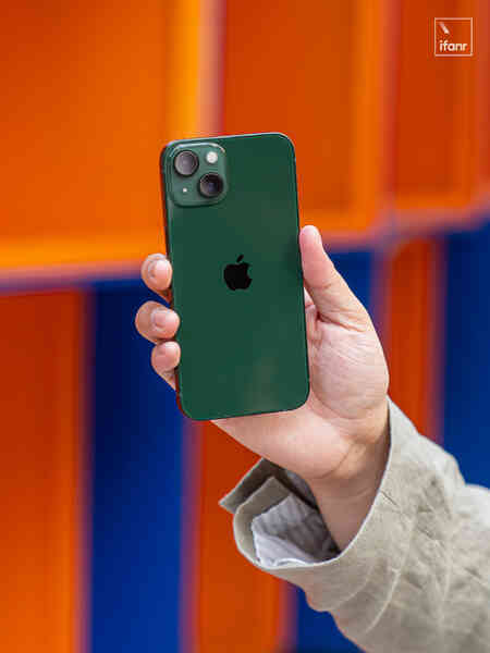 Ảnh thực tế iPhone 13 màu Xanh - Ảnh 6. Ảnh thực tế iPhone 13 màu Xanh - Ảnh 6.