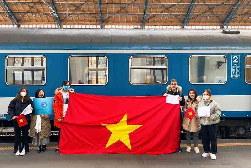 Người Việt Nam sơ tán sang Hungary đăng ký về nước theo số nào?