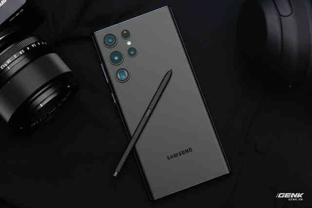 Dùng Galaxy S22 làm việc thay cho laptop, tại sao không?
