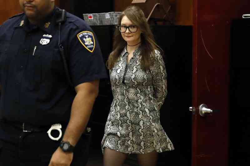 Anna Sorokin: Chân dung gái quê nước Đức giả làm ‘rich kid lừa toàn bộ giới thượng lưu New York, đến Netflix cũng phải làm phim - Ảnh 4. Anna Sorokin: Chân dung gái quê nước Đức giả làm ‘rich kid lừa toàn bộ giới thượng lưu New York, đến Netflix cũng phải làm phim - Ảnh 4.