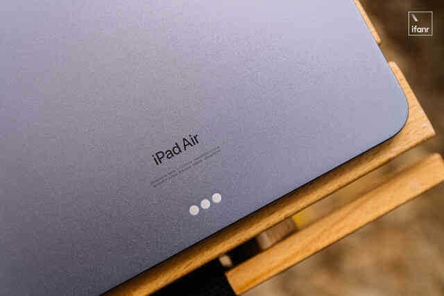 Ảnh thực tế iPad Air 5: Ngoại hình không đổi, chip M1 mạnh ngang iPad Pro - Ảnh 4. Ảnh thực tế iPad Air 5: Ngoại hình không đổi, chip M1 mạnh ngang iPad Pro - Ảnh 4.