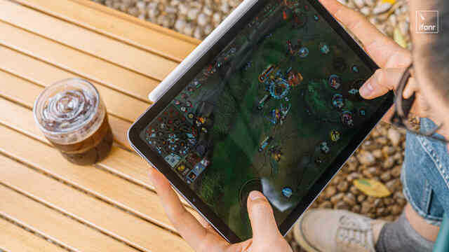 Ảnh thực tế iPad Air 5: Ngoại hình không đổi, chip M1 mạnh ngang iPad Pro - Ảnh 8. Ảnh thực tế iPad Air 5: Ngoại hình không đổi, chip M1 mạnh ngang iPad Pro - Ảnh 8.
