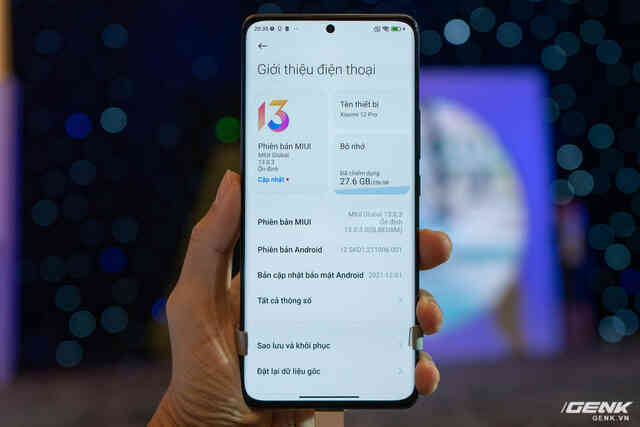 Trên tay nhanh Xiaomi 12 series: Bản tiêu chuẩn có màn hình nhỏ như iPhone 13, chip Snapdragon 8 Gen 1, sạc siêu nhanh 120W, giá từ 19.9 triệu đồng - Ảnh 7. Trên tay nhanh Xiaomi 12 series: Bản tiêu chuẩn có màn hình nhỏ như iPhone 13, chip Snapdragon 8 Gen 1, sạc siêu nhanh 120W, giá từ 19.9 triệu đồng - Ảnh 7.