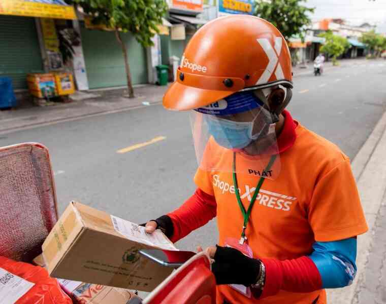 Nhờ lễ hội mua sắm, nhiều người lần đầu mua hàng trên thương mại điện tử