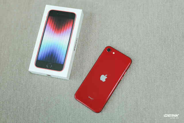 Chi tiết iPhone SE 2022: Chiếc iPhone nhàm chán nhất của Apple