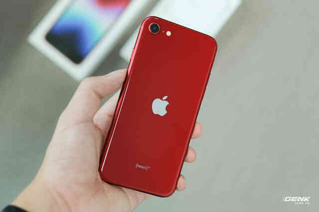 Chi tiết iPhone SE 2022: Chiếc iPhone nhàm chán nhất của Apple - Ảnh 2. Chi tiết iPhone SE 2022: Chiếc iPhone nhàm chán nhất của Apple - Ảnh 2.