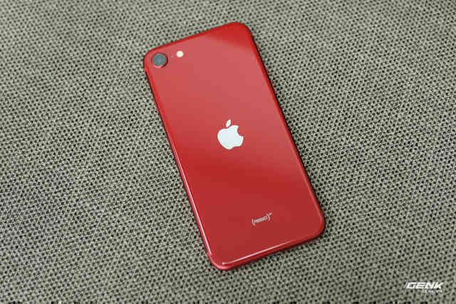 Chi tiết iPhone SE 2022: Chiếc iPhone nhàm chán nhất của Apple - Ảnh 10. Chi tiết iPhone SE 2022: Chiếc iPhone nhàm chán nhất của Apple - Ảnh 10.