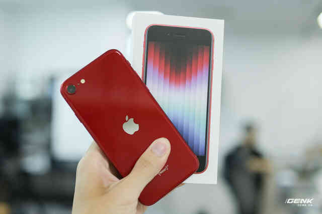 Chi tiết iPhone SE 2022: Chiếc iPhone nhàm chán nhất của Apple - Ảnh 14. Chi tiết iPhone SE 2022: Chiếc iPhone nhàm chán nhất của Apple - Ảnh 14.