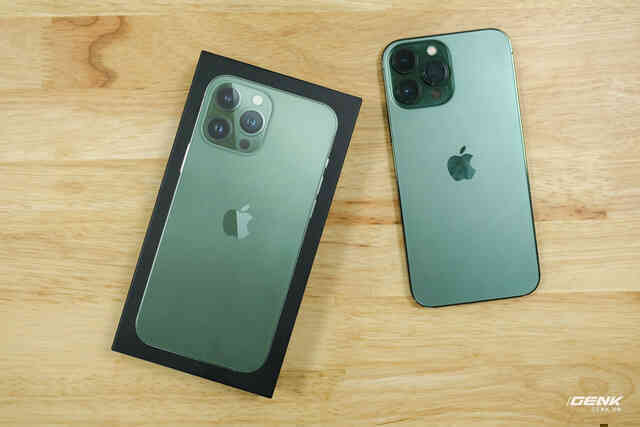 Trên tay iPhone 13 Pro Max màu xanh mới ra mắt