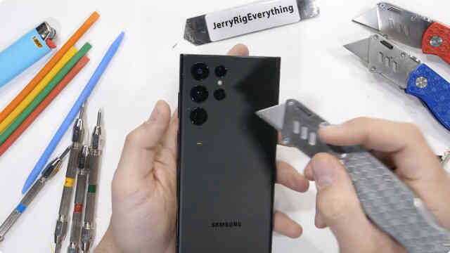 Kiểm chứng độ bền Galaxy S22 Ultra: Đây mới xứng đáng flagship của năm! - Ảnh 6. Kiểm chứng độ bền Galaxy S22 Ultra: Đây mới xứng đáng flagship của năm! - Ảnh 6.