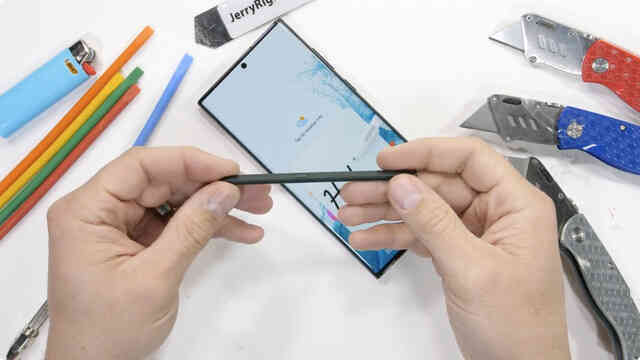 Kiểm chứng độ bền Galaxy S22 Ultra: Đây mới xứng đáng flagship của năm! - Ảnh 8. Kiểm chứng độ bền Galaxy S22 Ultra: Đây mới xứng đáng flagship của năm! - Ảnh 8.