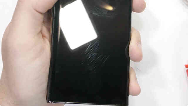 Kiểm chứng độ bền Galaxy S22 Ultra: Đây mới xứng đáng flagship của năm! - Ảnh 10. Kiểm chứng độ bền Galaxy S22 Ultra: Đây mới xứng đáng flagship của năm! - Ảnh 10.