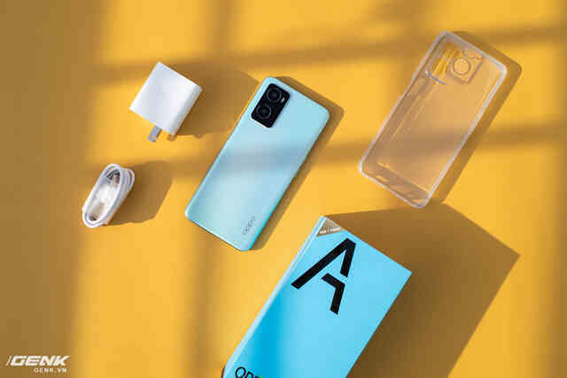 Trên tay OPPO A76: Thiết kế thời trang, pin khủng, có sạc nhanh nhất phân khúc, giá dưới 6 triệu đồng - Ảnh 2. Trên tay OPPO A76: Thiết kế thời trang, pin khủng, có sạc nhanh nhất phân khúc, giá dưới 6 triệu đồng - Ảnh 2.