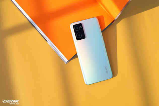 Trên tay OPPO A76: Thiết kế thời trang, pin khủng, có sạc nhanh nhất phân khúc, giá dưới 6 triệu đồng - Ảnh 4. Trên tay OPPO A76: Thiết kế thời trang, pin khủng, có sạc nhanh nhất phân khúc, giá dưới 6 triệu đồng - Ảnh 4.